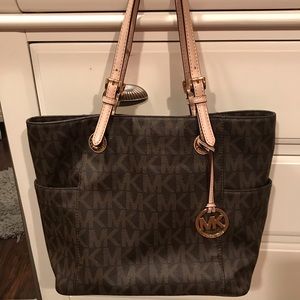 Michael Kors Jet Set Signature Tote - authentic